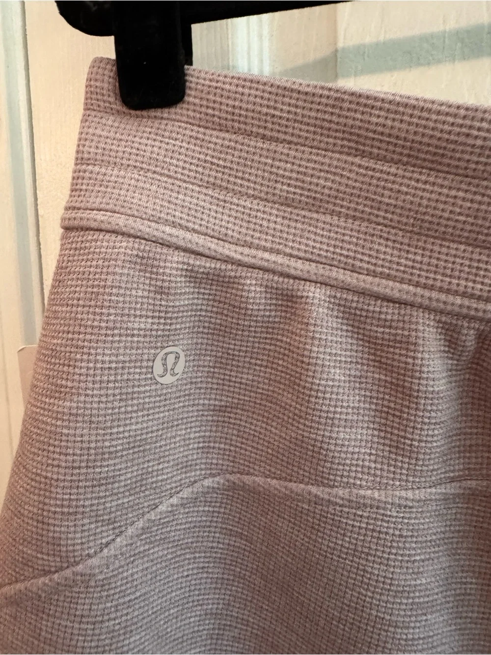 LULULEMON Scuba High-Rise Short 5"
Waffle Heathered Porcelain Pink Size XL NWT - Picture 5 of 7